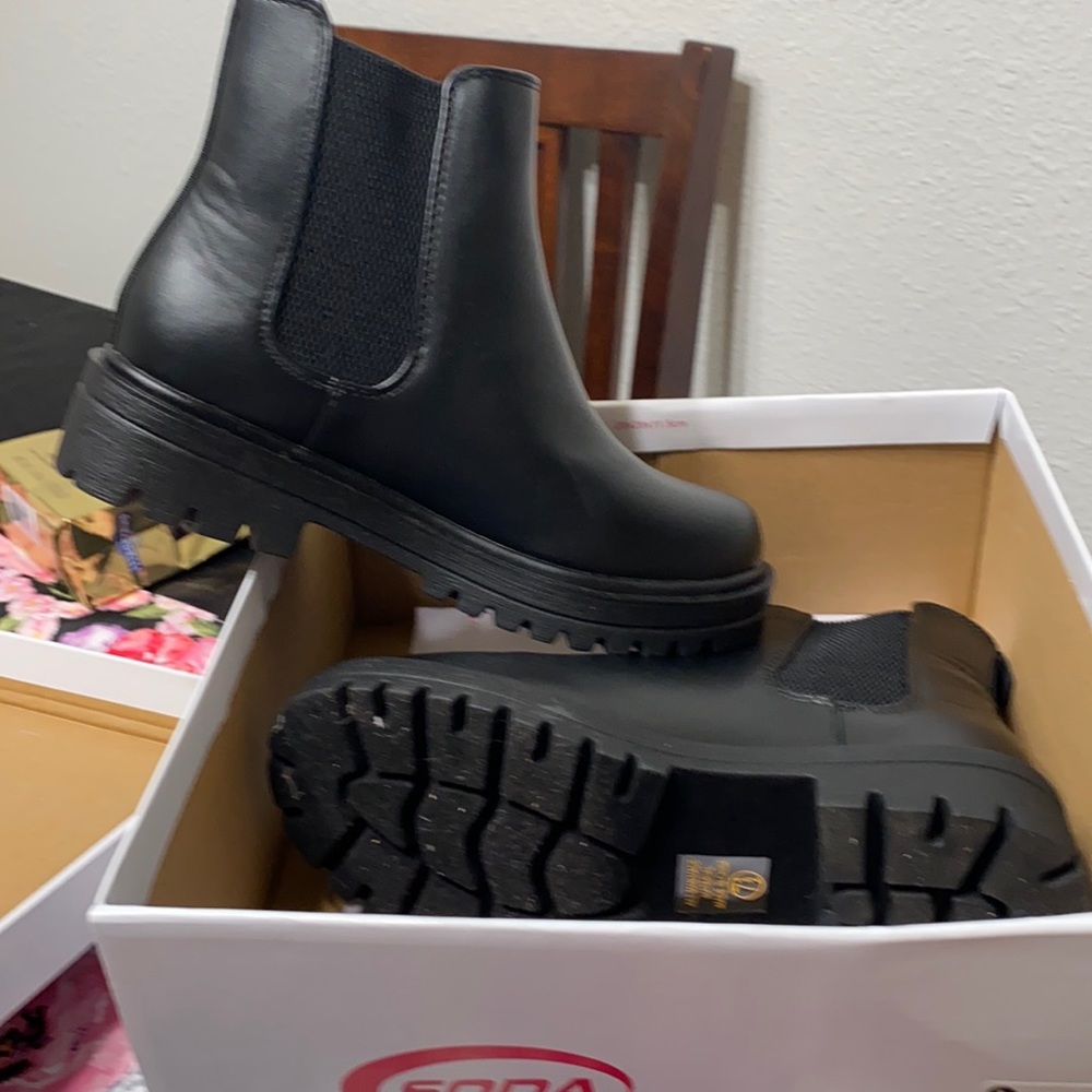 New moto boots